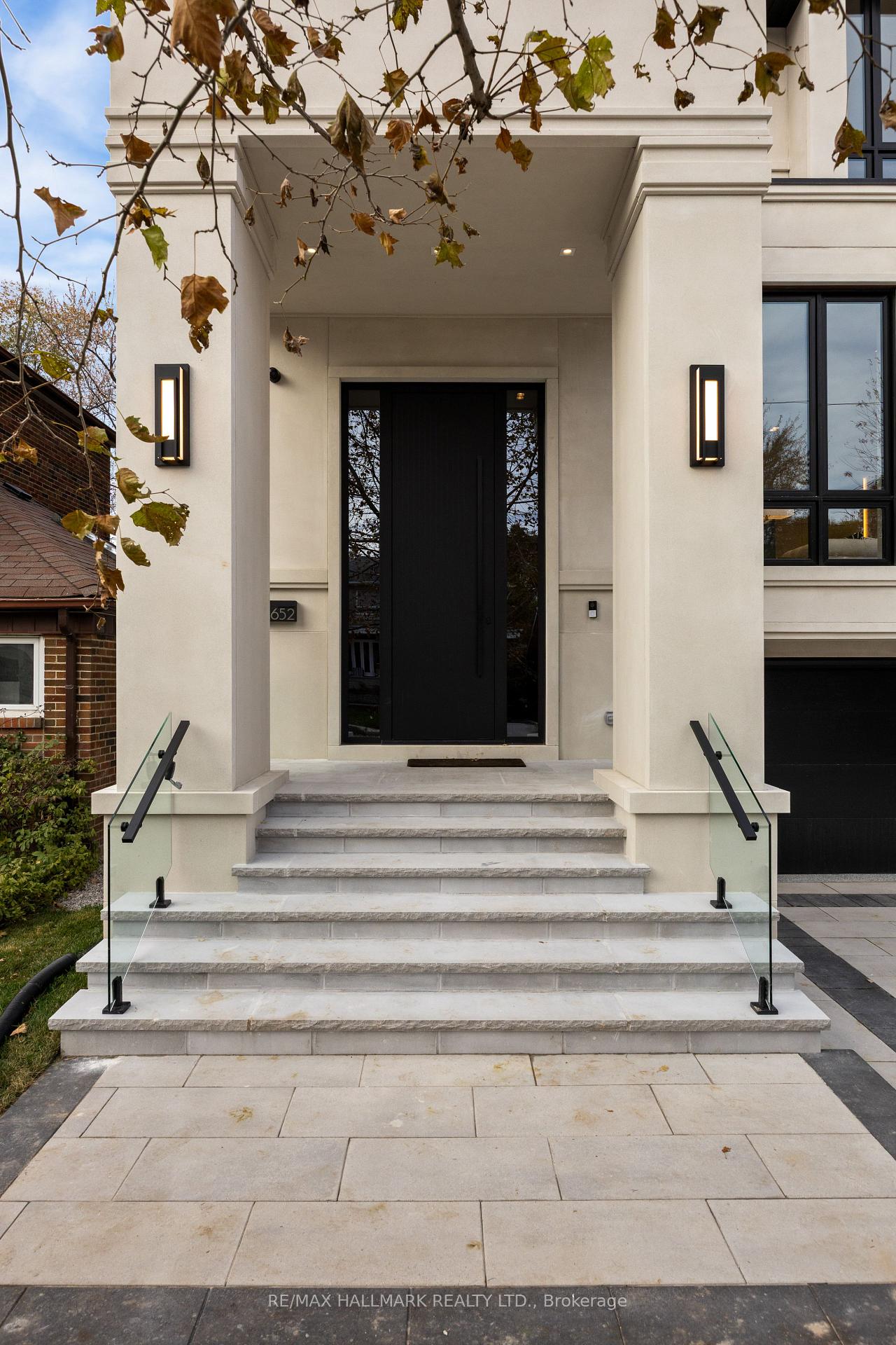 652 Bedford Park Avenue, Toronto C04 — photo 3 of 5