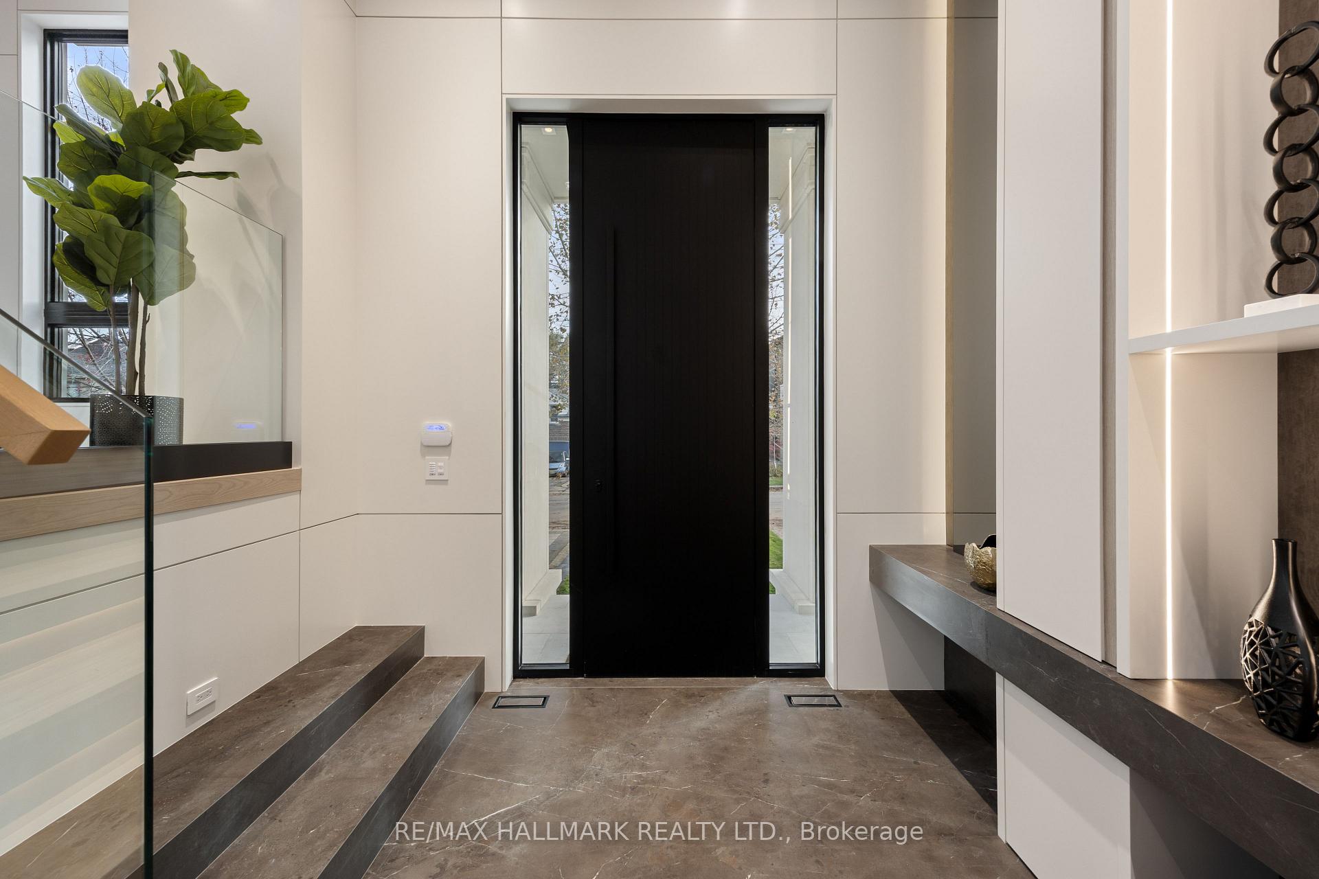 652 Bedford Park Avenue, Toronto C04 — photo 4 of 5