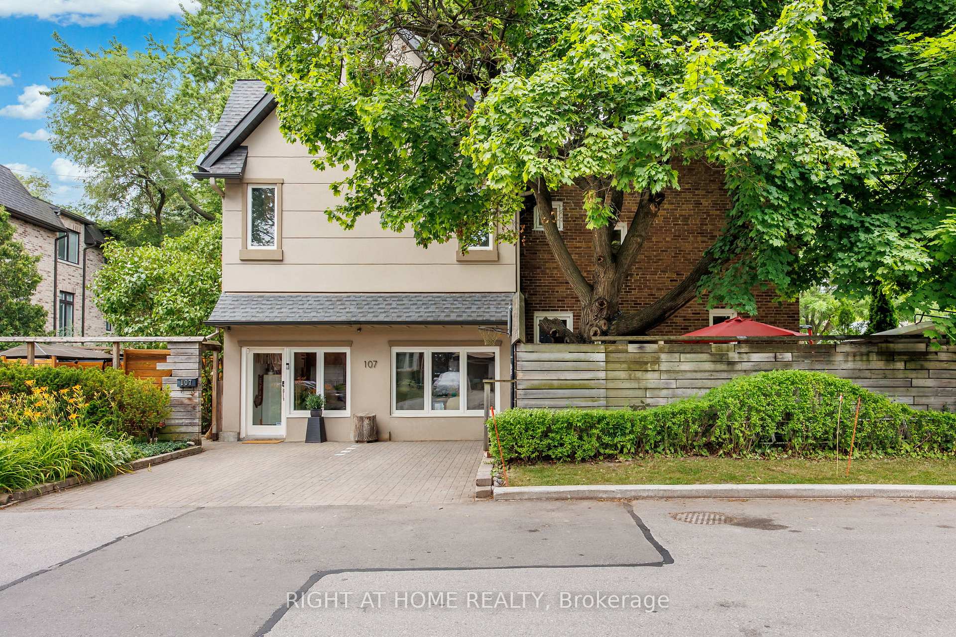 107 Otter Crescent, Toronto C04 — photo 2 of 5