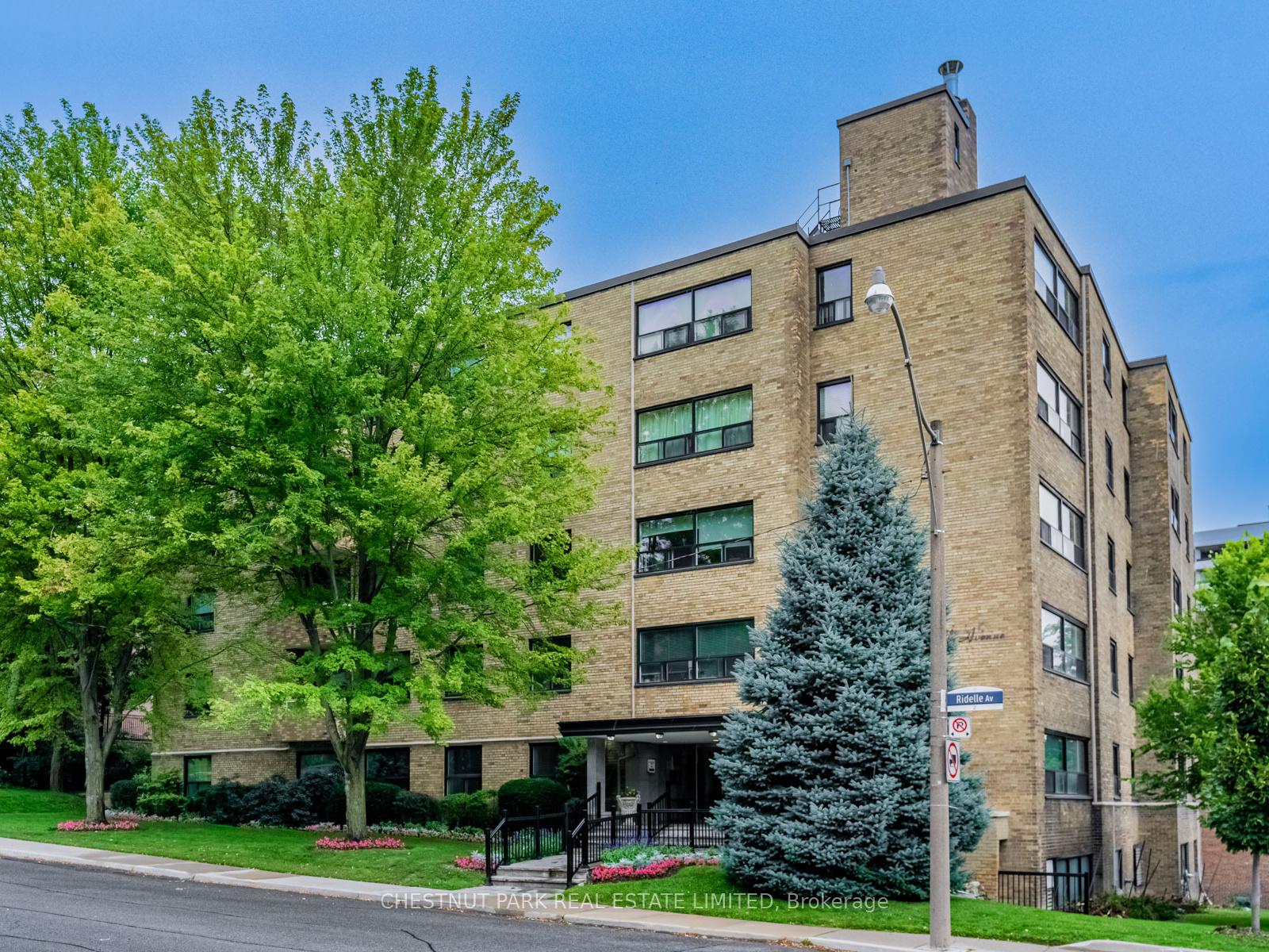2 Ridelle Avenue 404, Toronto C04, ON M6B 1H4 — Toronto C04, Ontario