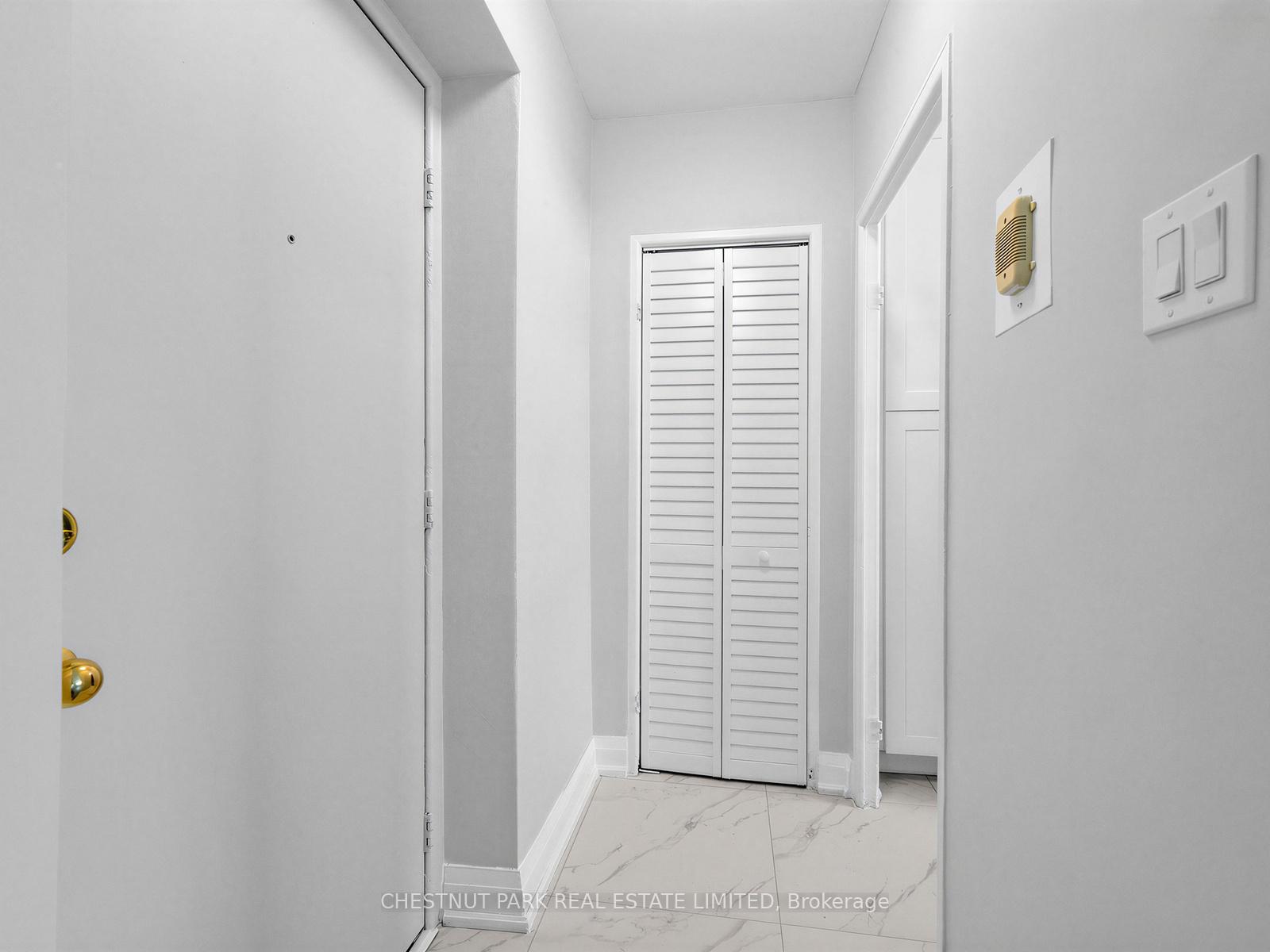 2 Ridelle Avenue 404, Toronto C04 — photo 2 of 5