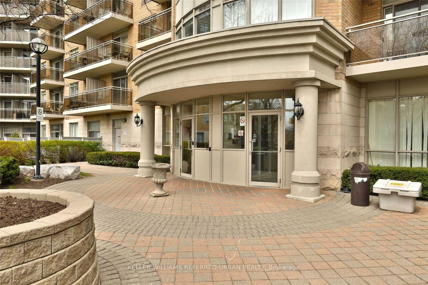 650 Lawrence Avenue W 813, Toronto C04 — photo 2 of 5