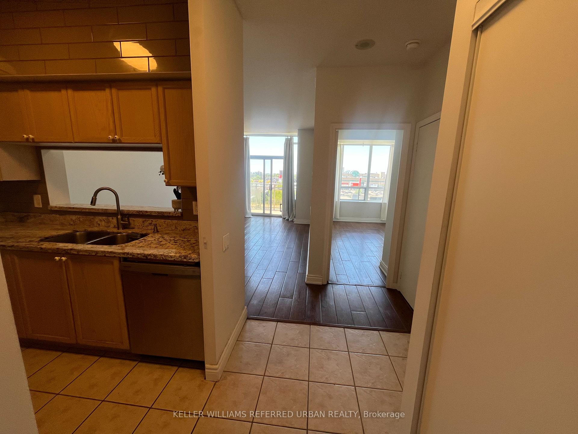 650 Lawrence Avenue W 813, Toronto C04 — photo 4 of 5
