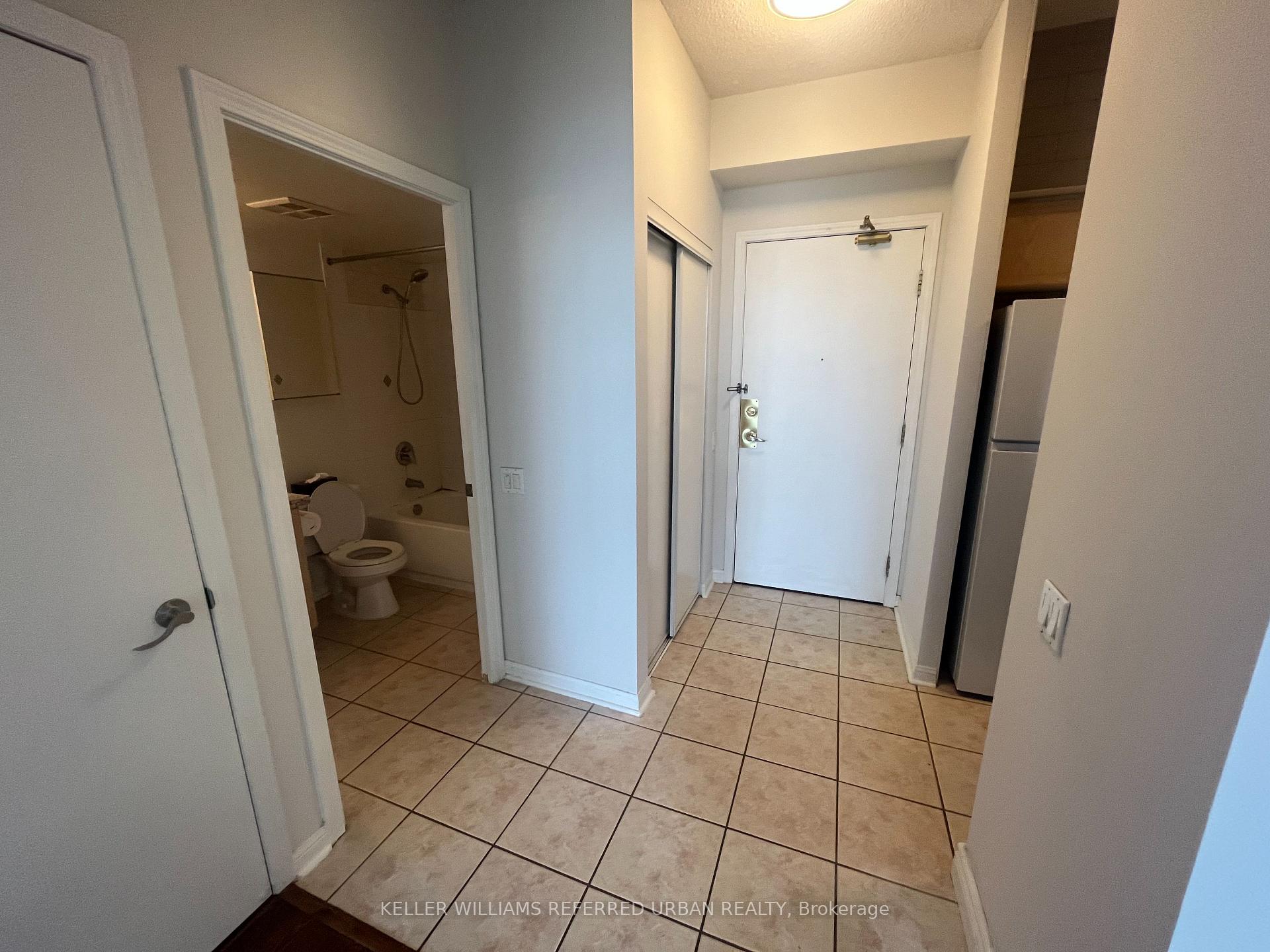 650 Lawrence Avenue W 813, Toronto C04 — photo 5 of 5