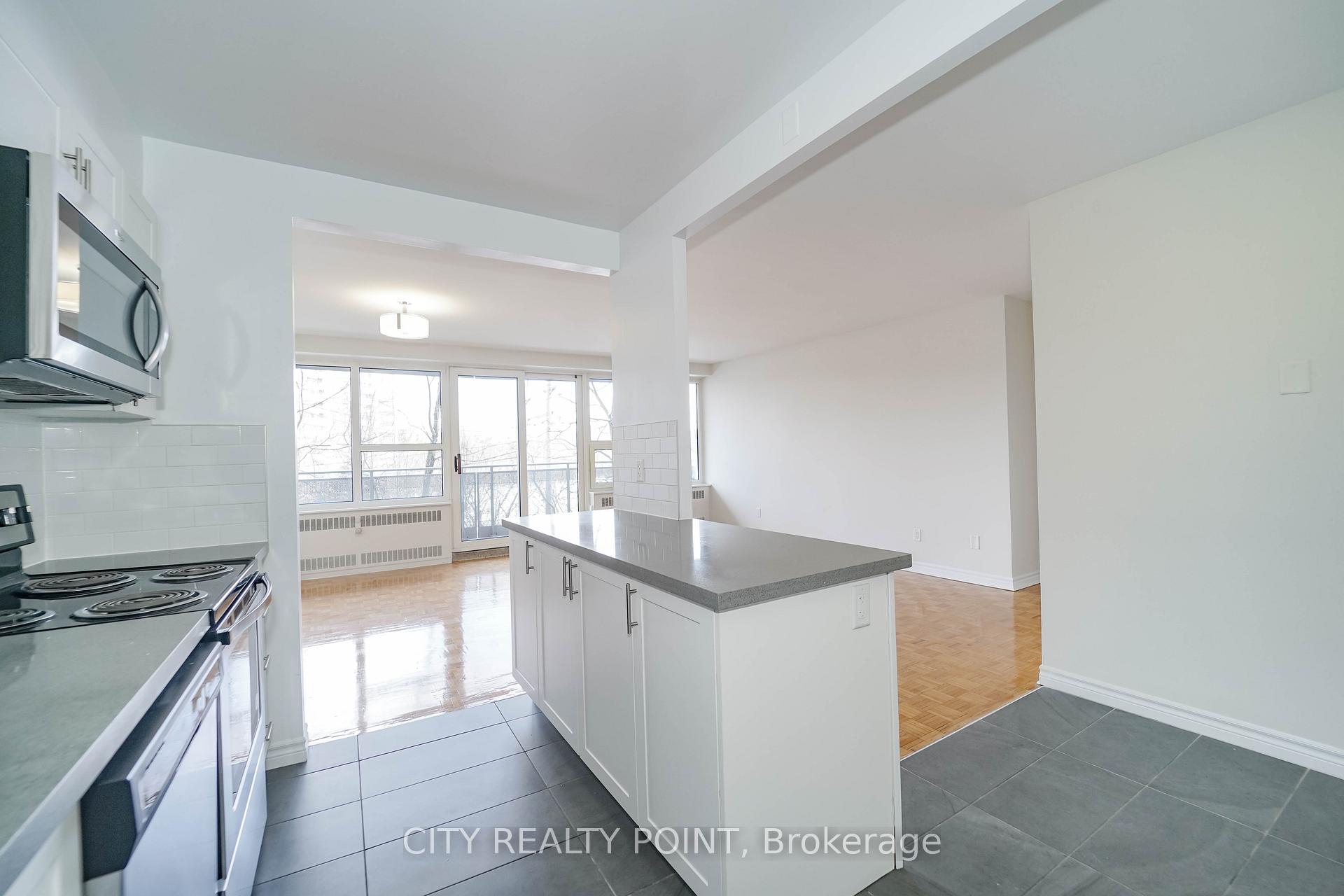 10 Shallmar Boulevard 705, Toronto C04 — photo 4 of 5