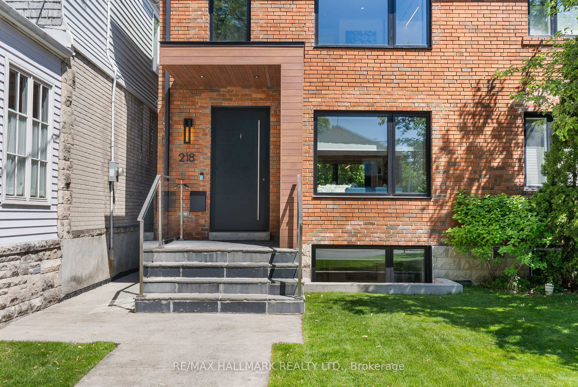 218 Woburn Avenue, Toronto C04 — photo 2 of 5
