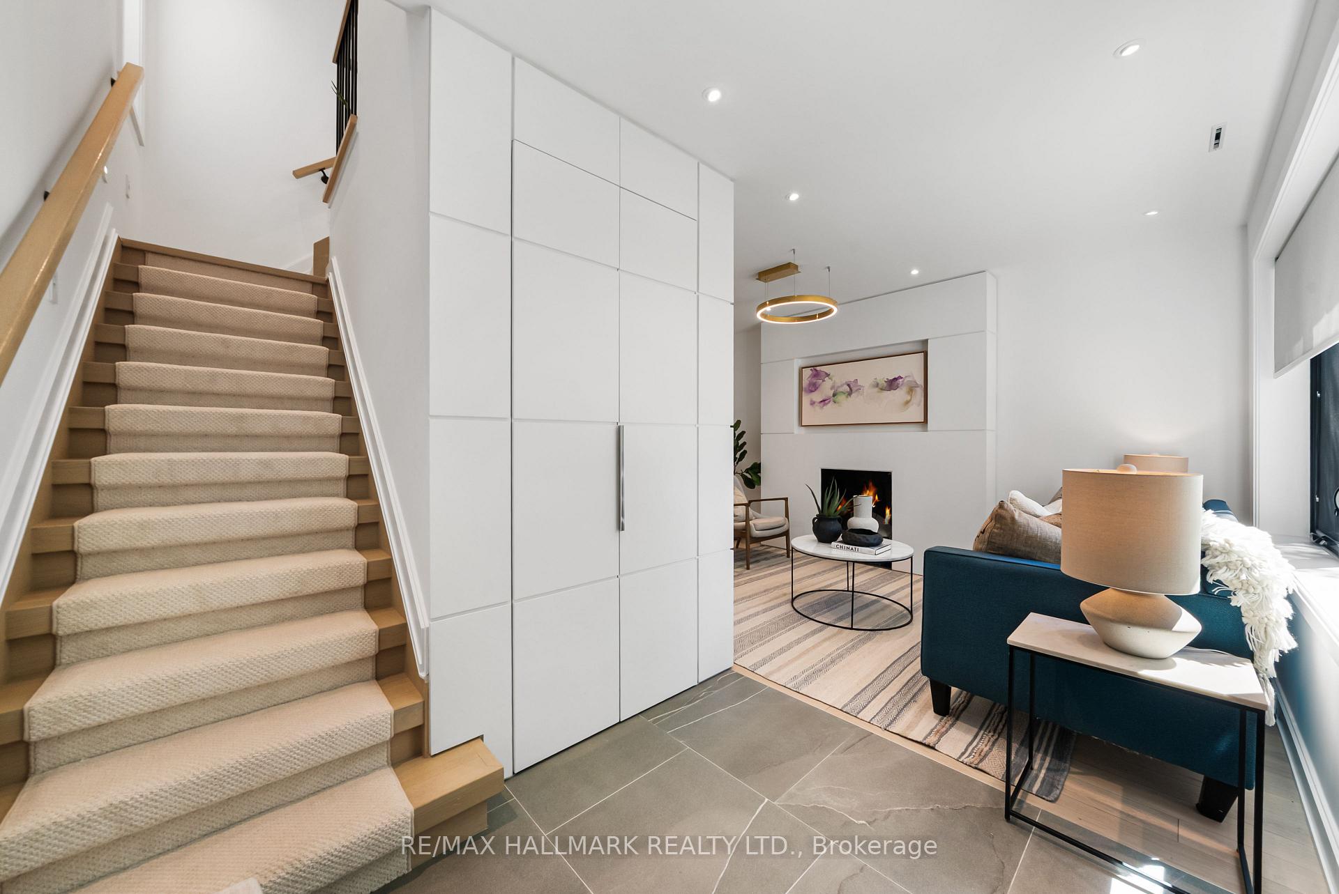 218 Woburn Avenue, Toronto C04 — photo 3 of 5