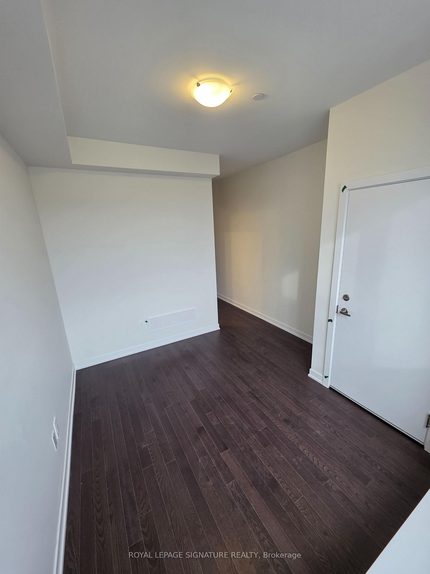 28 Green Gardens Boulevard, Toronto C04 — photo 2 of 5
