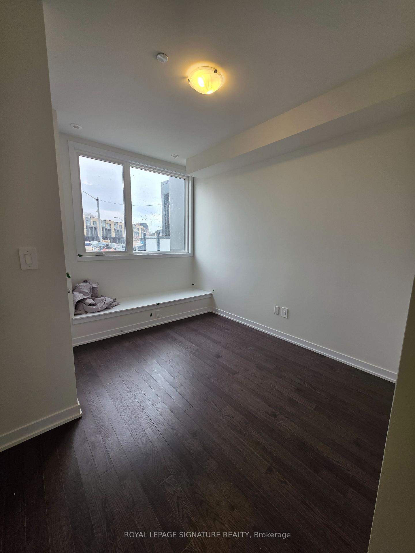 28 Green Gardens Boulevard, Toronto C04 — photo 3 of 5