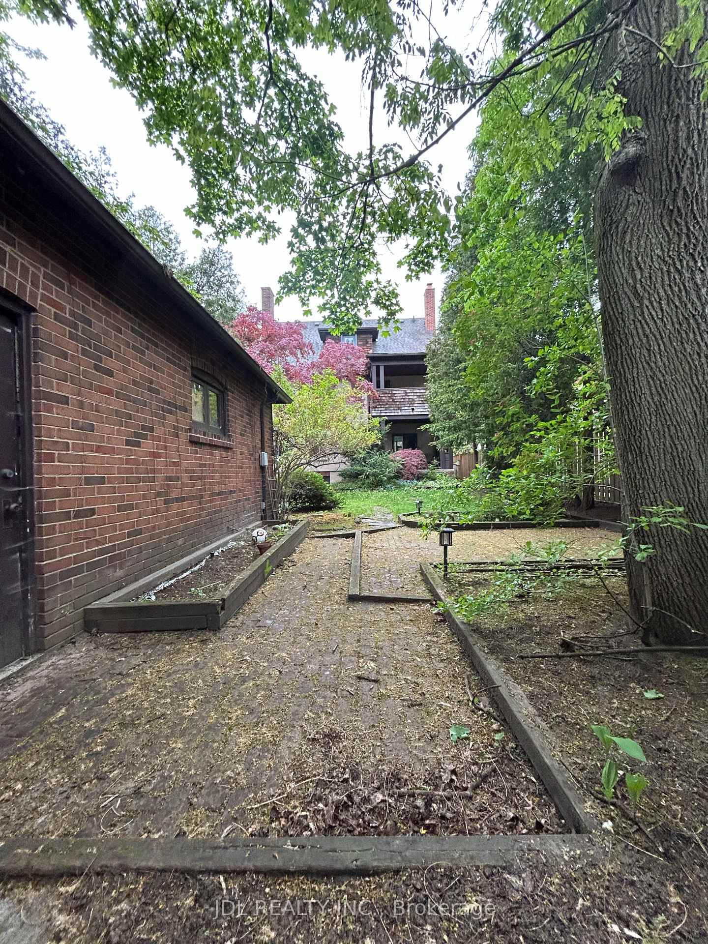 19 Glengrove Ave E Avenue Bsmt, Toronto C04 — photo 4 of 5