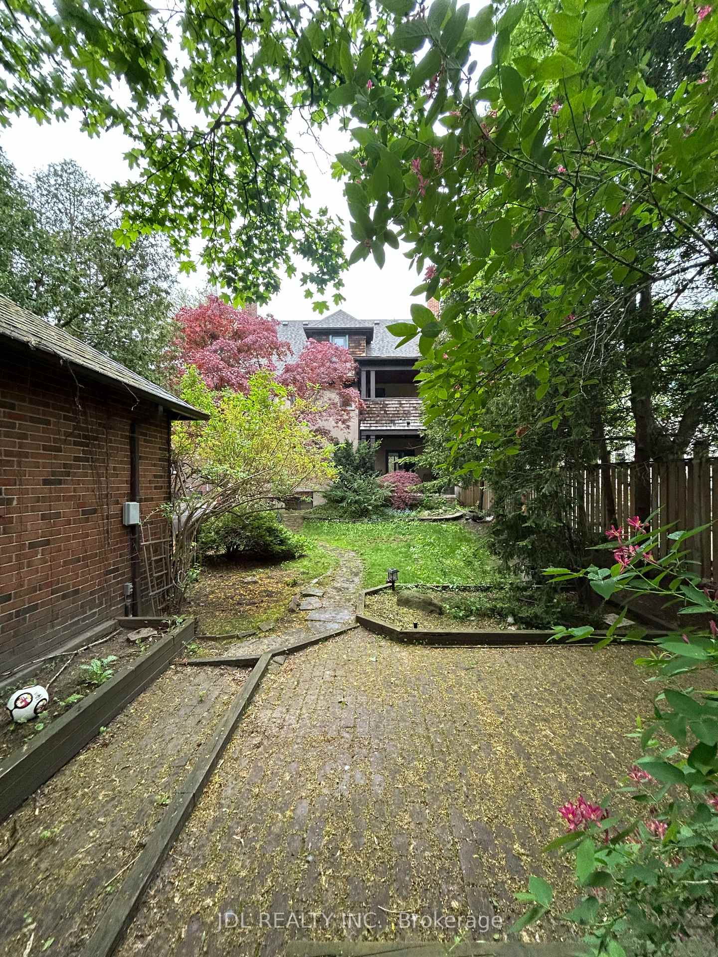 19 Glengrove Ave E Avenue Bsmt, Toronto C04 — photo 5 of 5