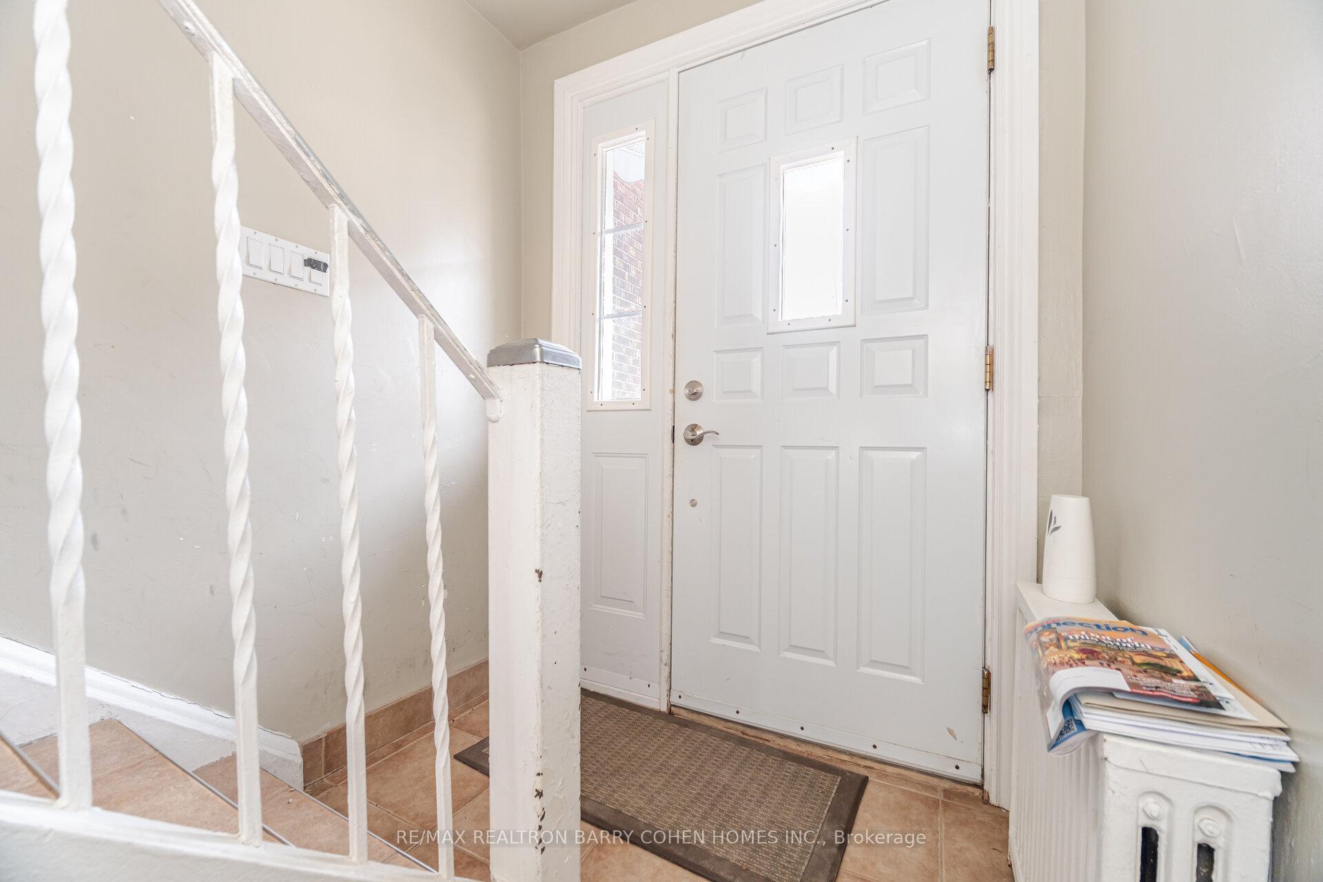 475 Winona Drive 2 Main, Toronto C03 — photo 5 of 5