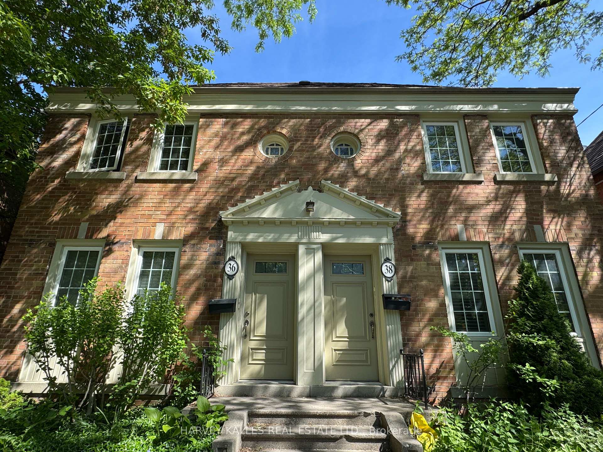 38 Strathgowan Avenue Upper, Toronto C04, ON M4N 1B9 — Toronto C04, Ontario