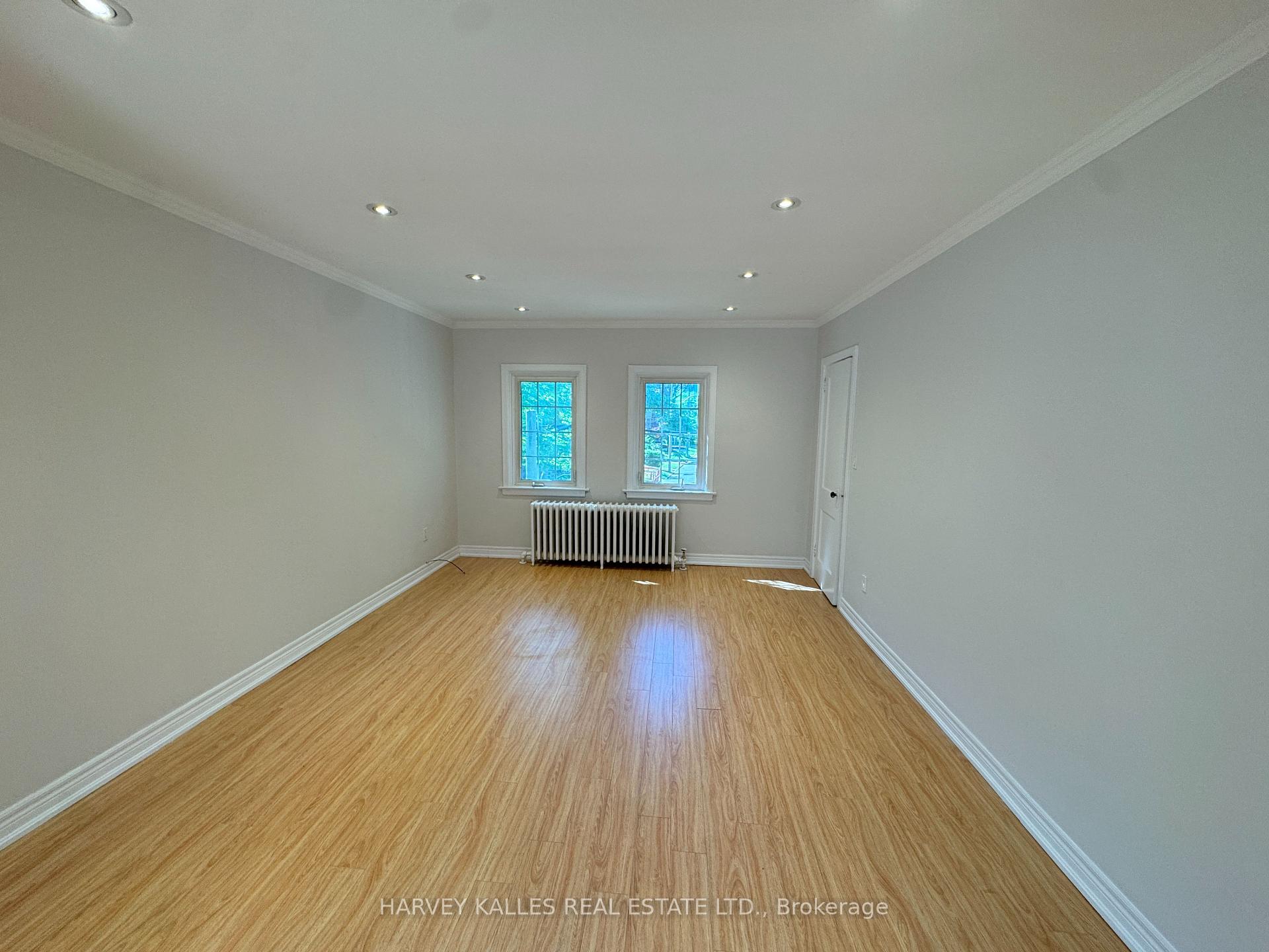 38 Strathgowan Avenue Upper, Toronto C04 — photo 2 of 5