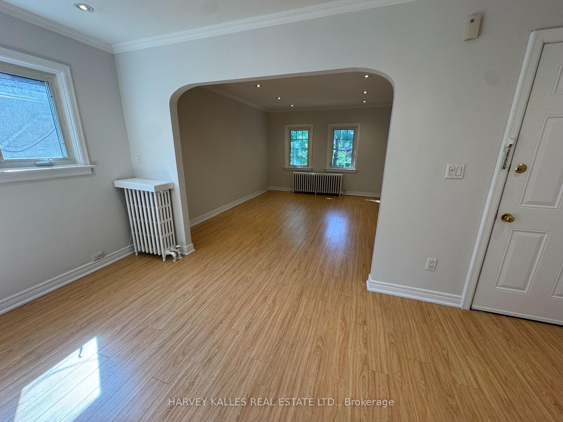 38 Strathgowan Avenue Upper, Toronto C04 — photo 4 of 5