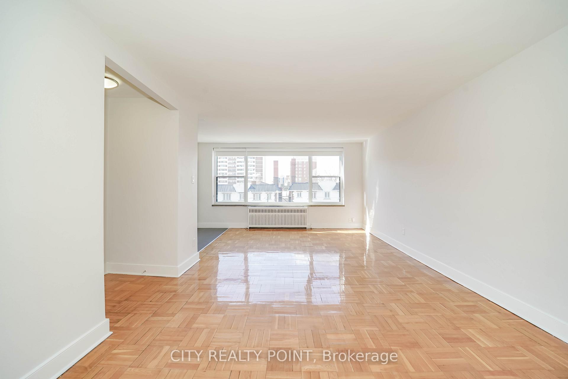 1545 Bathurst Street 202, Toronto C03 — photo 2 of 5