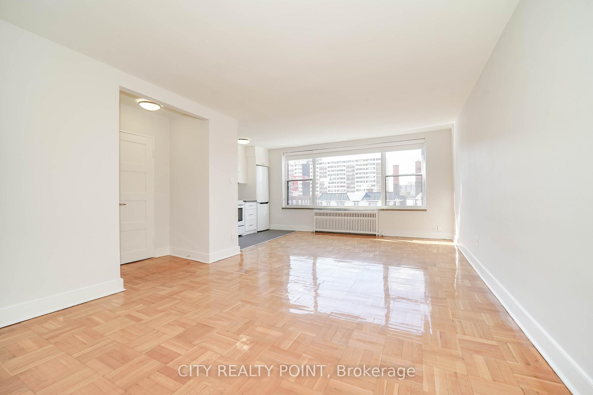 1545 Bathurst Street 202, Toronto C03 — photo 3 of 5