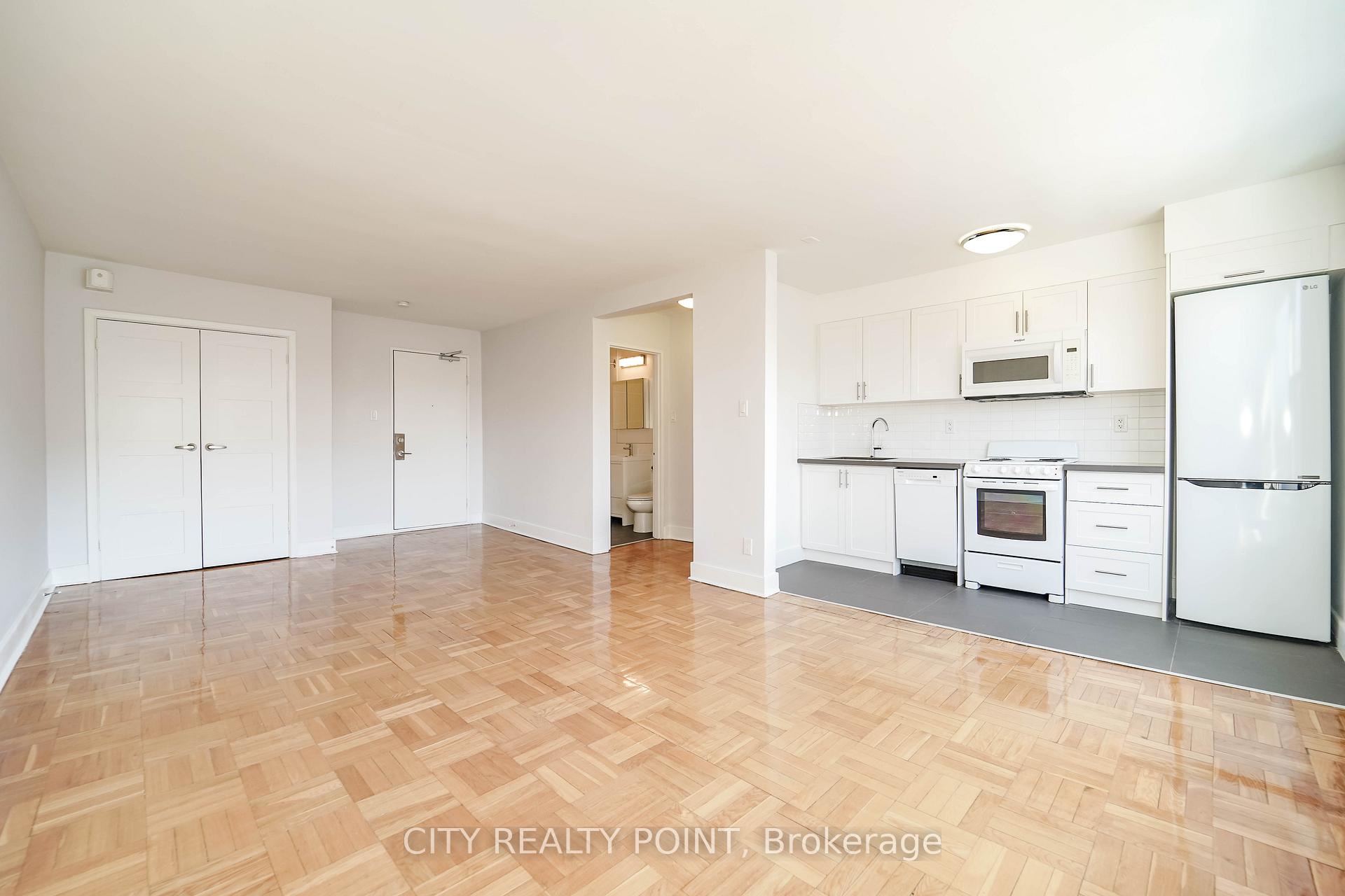 1545 Bathurst Street 202, Toronto C03 — photo 4 of 5