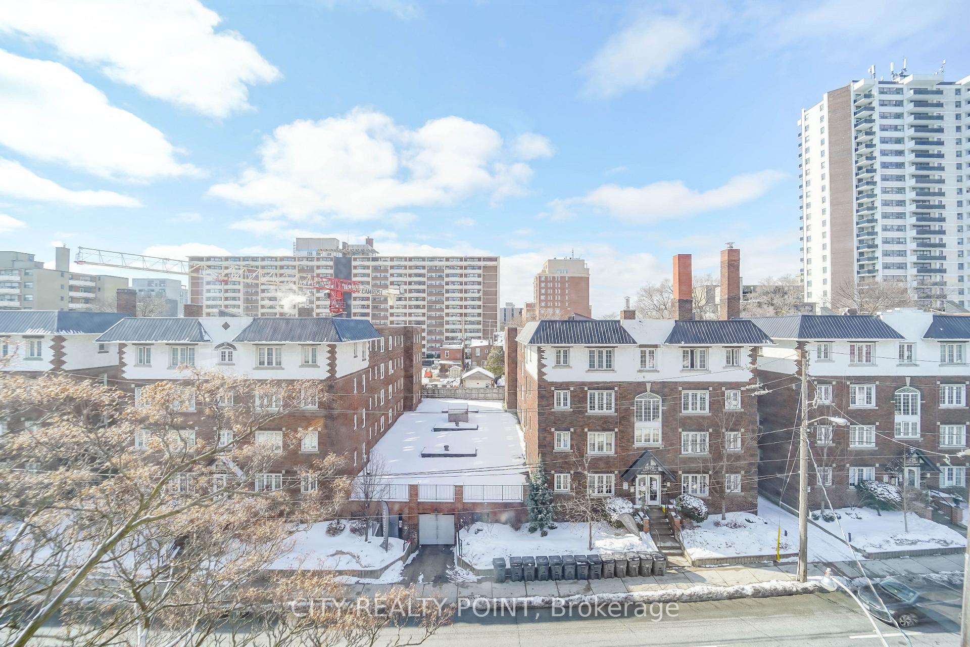 1545 Bathurst Street 405, Toronto C03 — photo 3 of 5