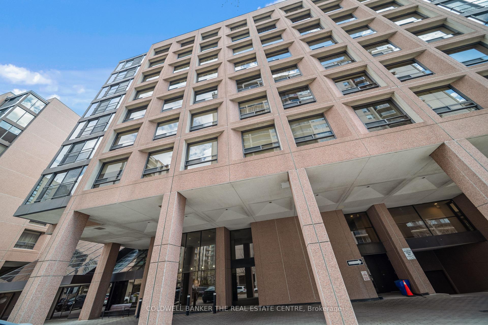 447 Walmer Road 206, Toronto C03 — photo 2 of 5