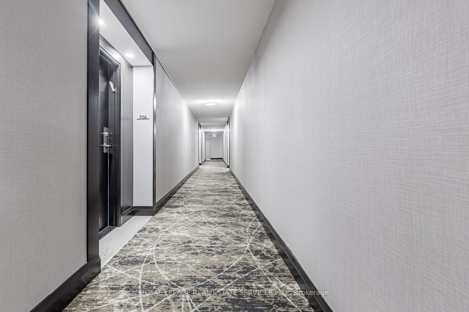3000 Bathurst Street 706, Toronto C04 — photo 2 of 5