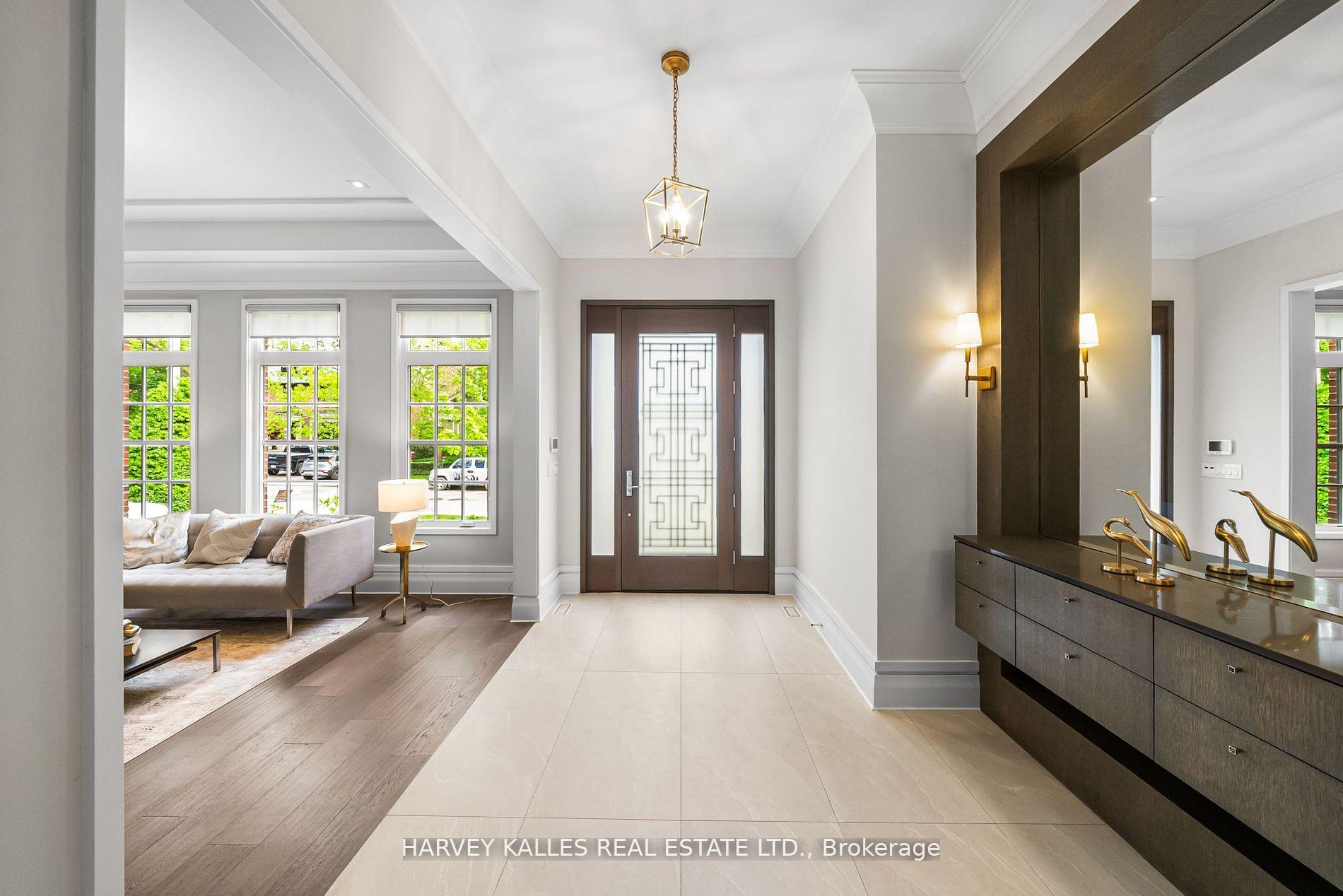 163 Cortleigh Boulevard, Toronto C04 — photo 3 of 5