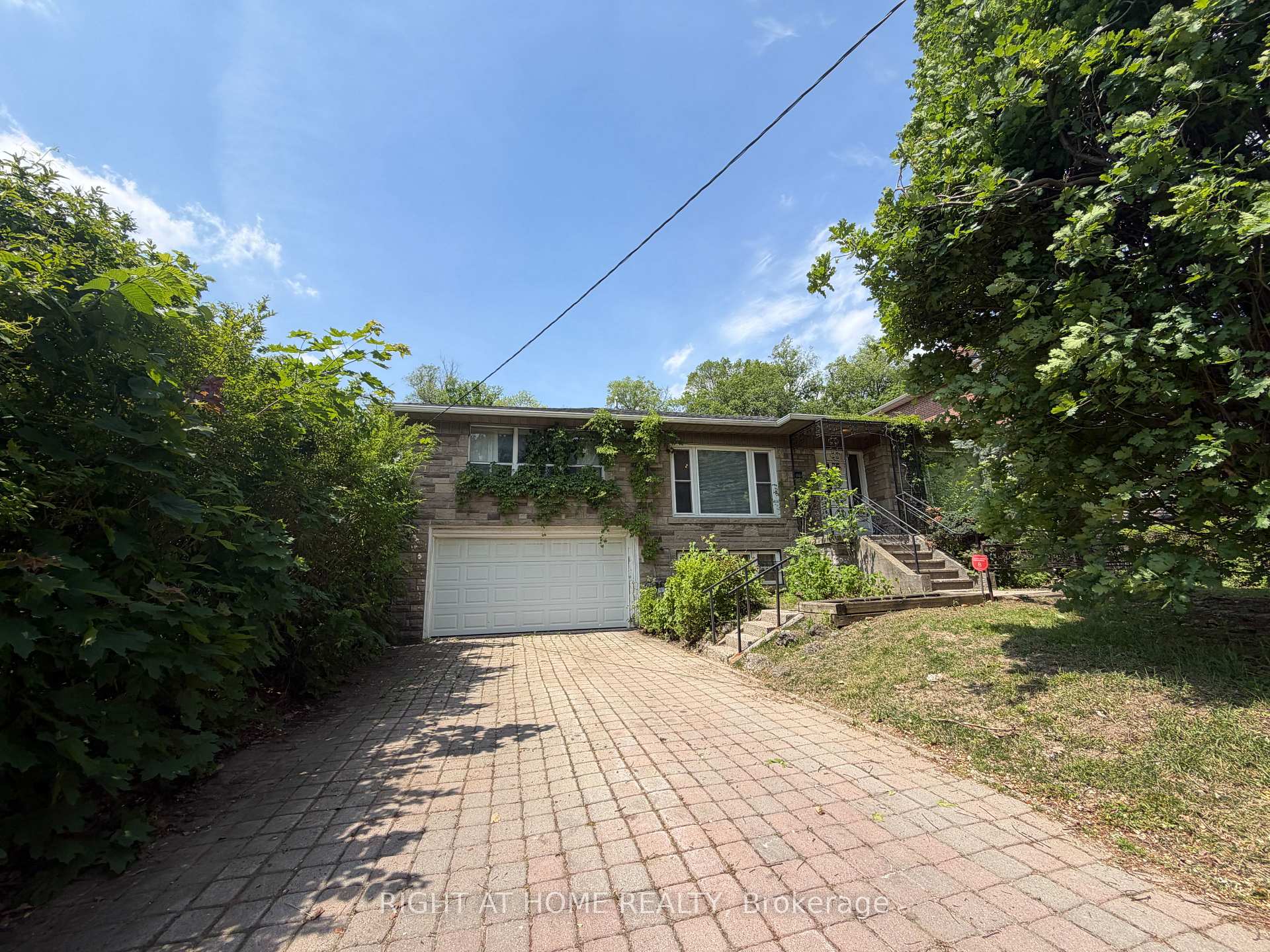 36 Forest Wood, Toronto C04 — photo 3 of 5