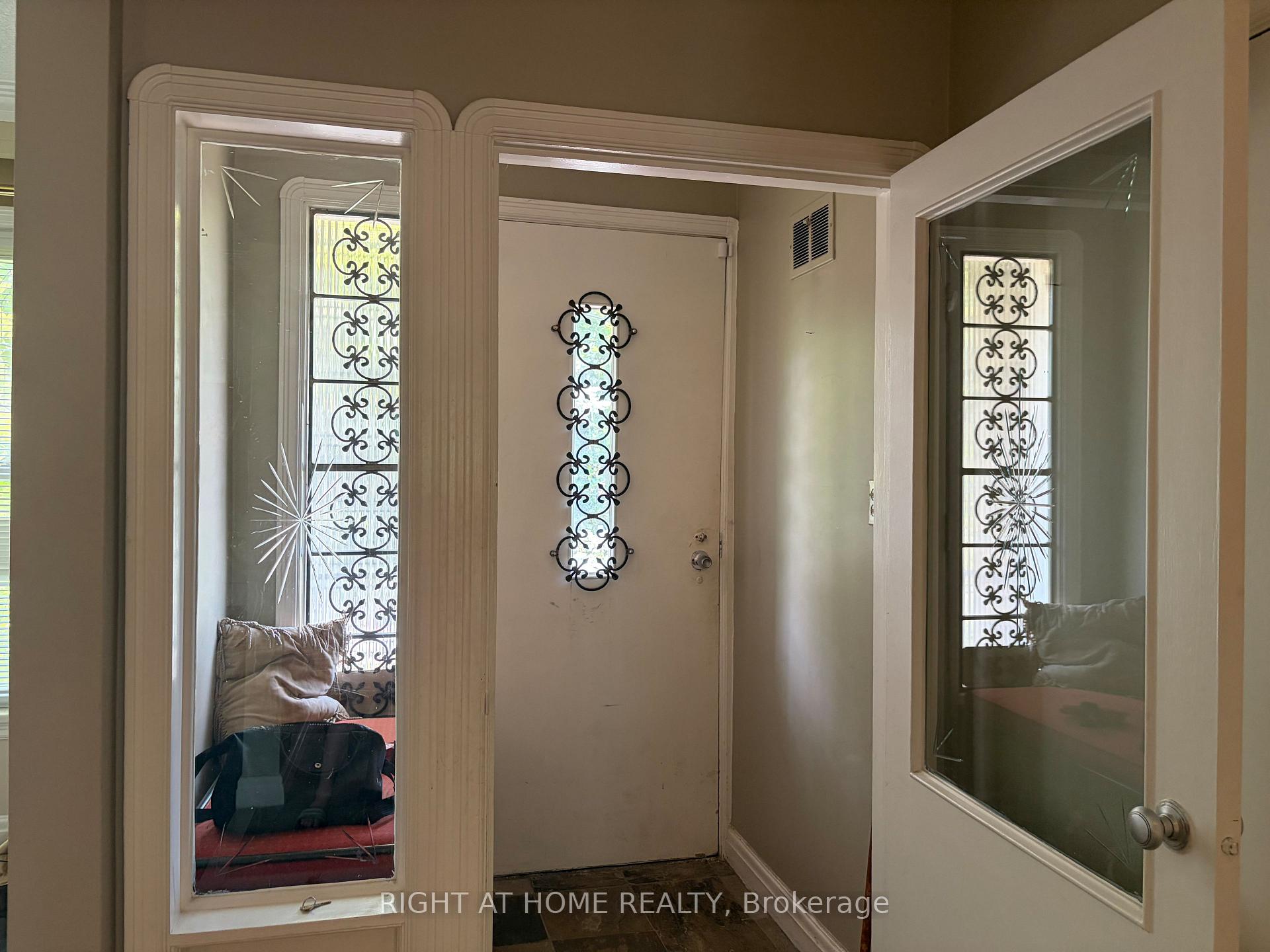 36 Forest Wood, Toronto C04 — photo 4 of 5