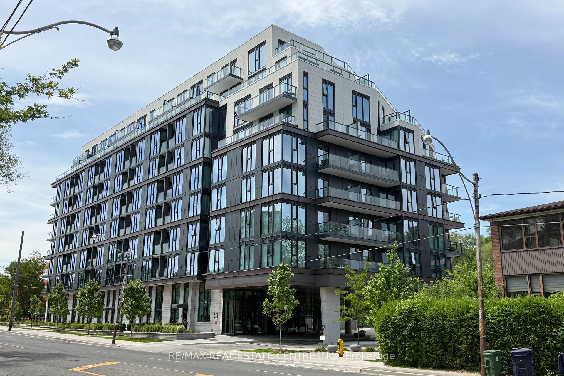 250 Lawrence Avenue W 422, Toronto C04, ON M5M 1B2 — Toronto C04, Ontario