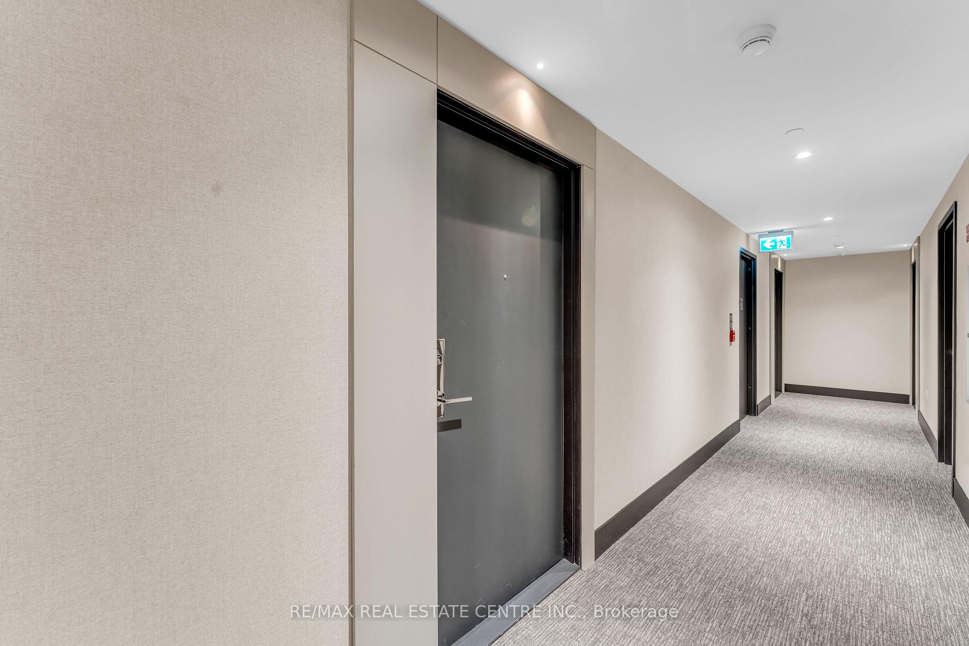 250 Lawrence Avenue W 422, Toronto C04 — photo 3 of 5
