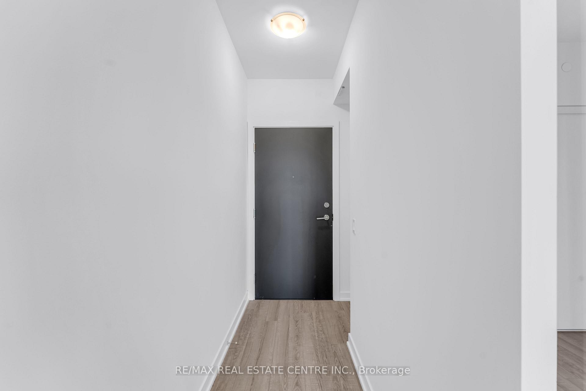 250 Lawrence Avenue W 422, Toronto C04 — photo 4 of 5