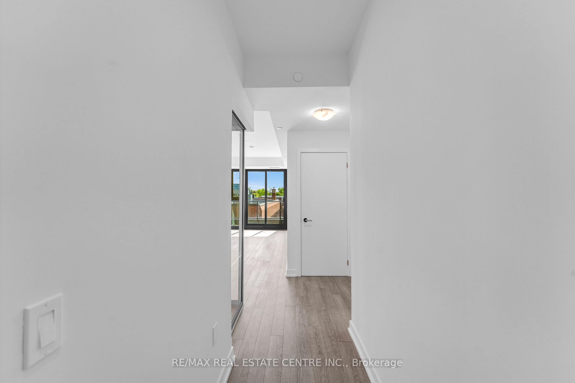 250 Lawrence Avenue W 422, Toronto C04 — photo 5 of 5