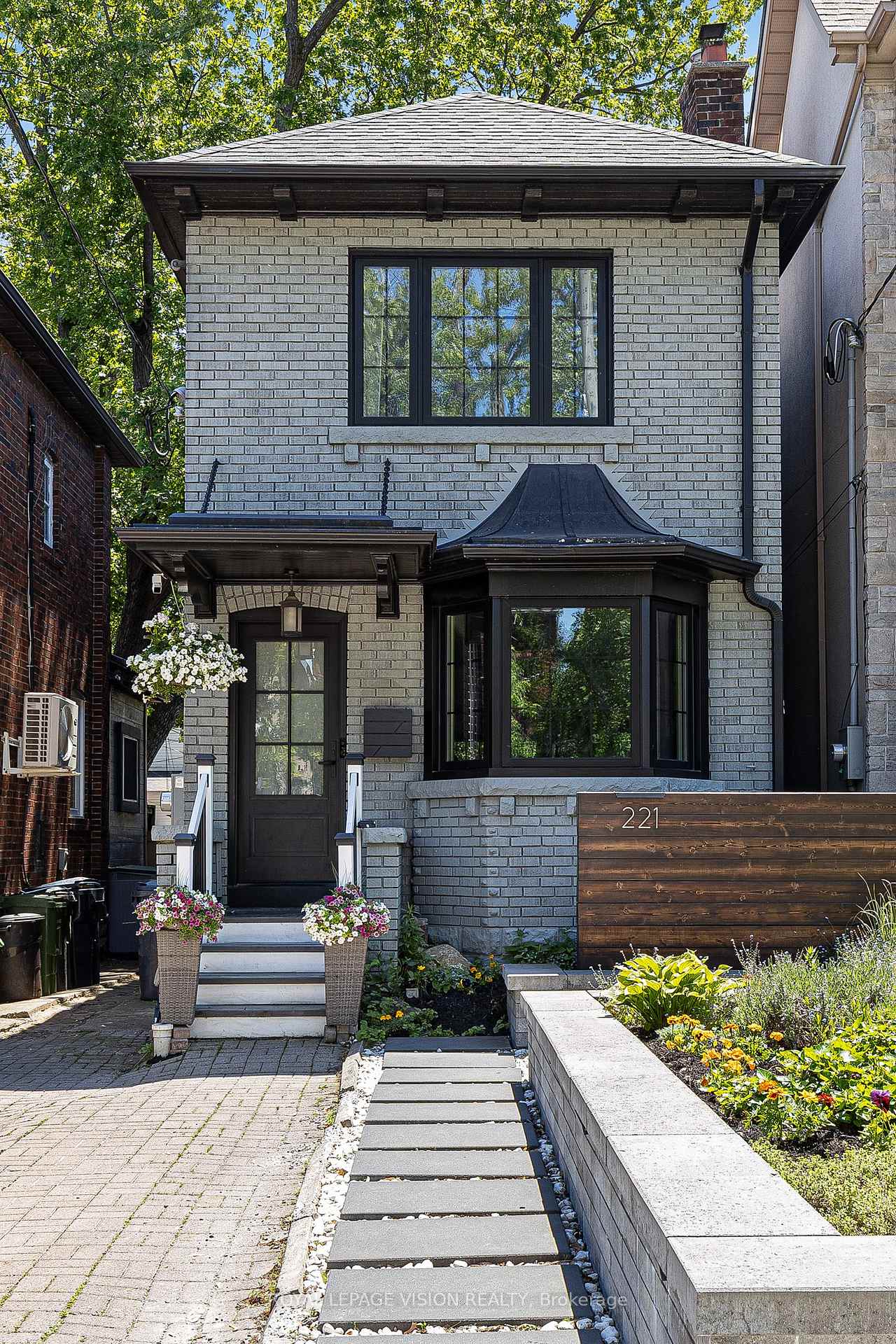 221 Bedford Park Avenue, Toronto C04, ON M5M 1J4 — Toronto C04, Ontario