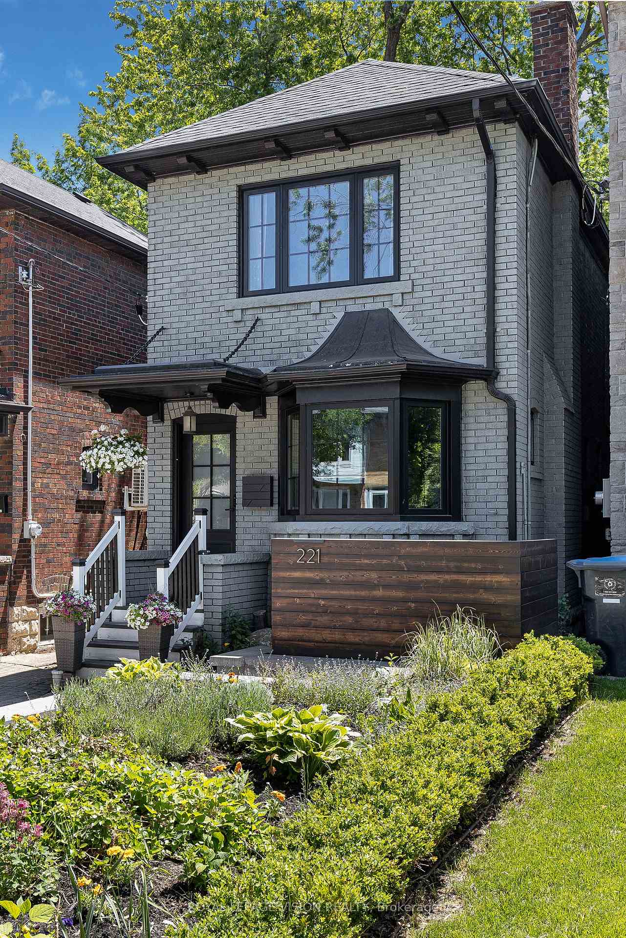 221 Bedford Park Avenue, Toronto C04 — photo 2 of 5
