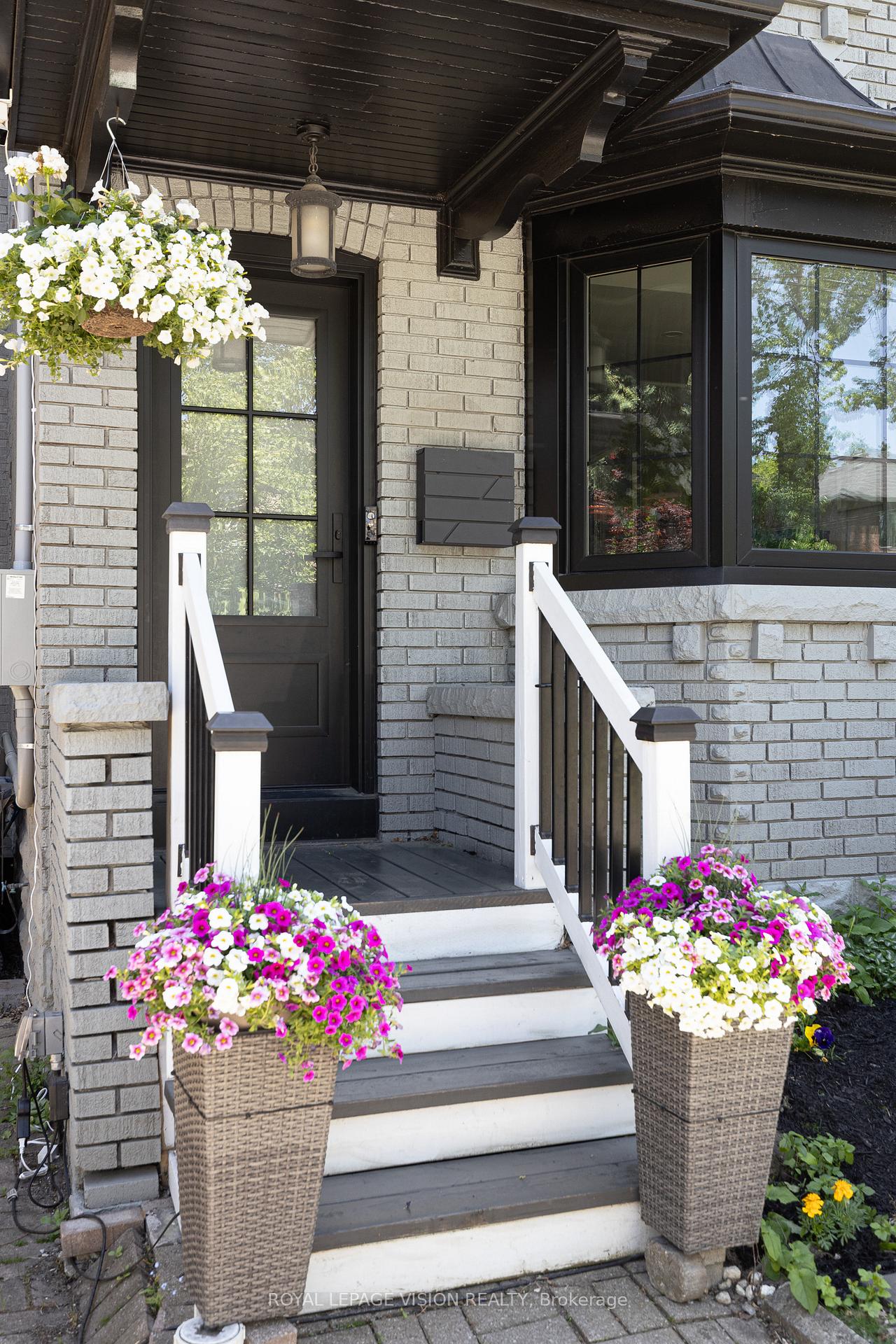 221 Bedford Park Avenue, Toronto C04 — photo 3 of 5