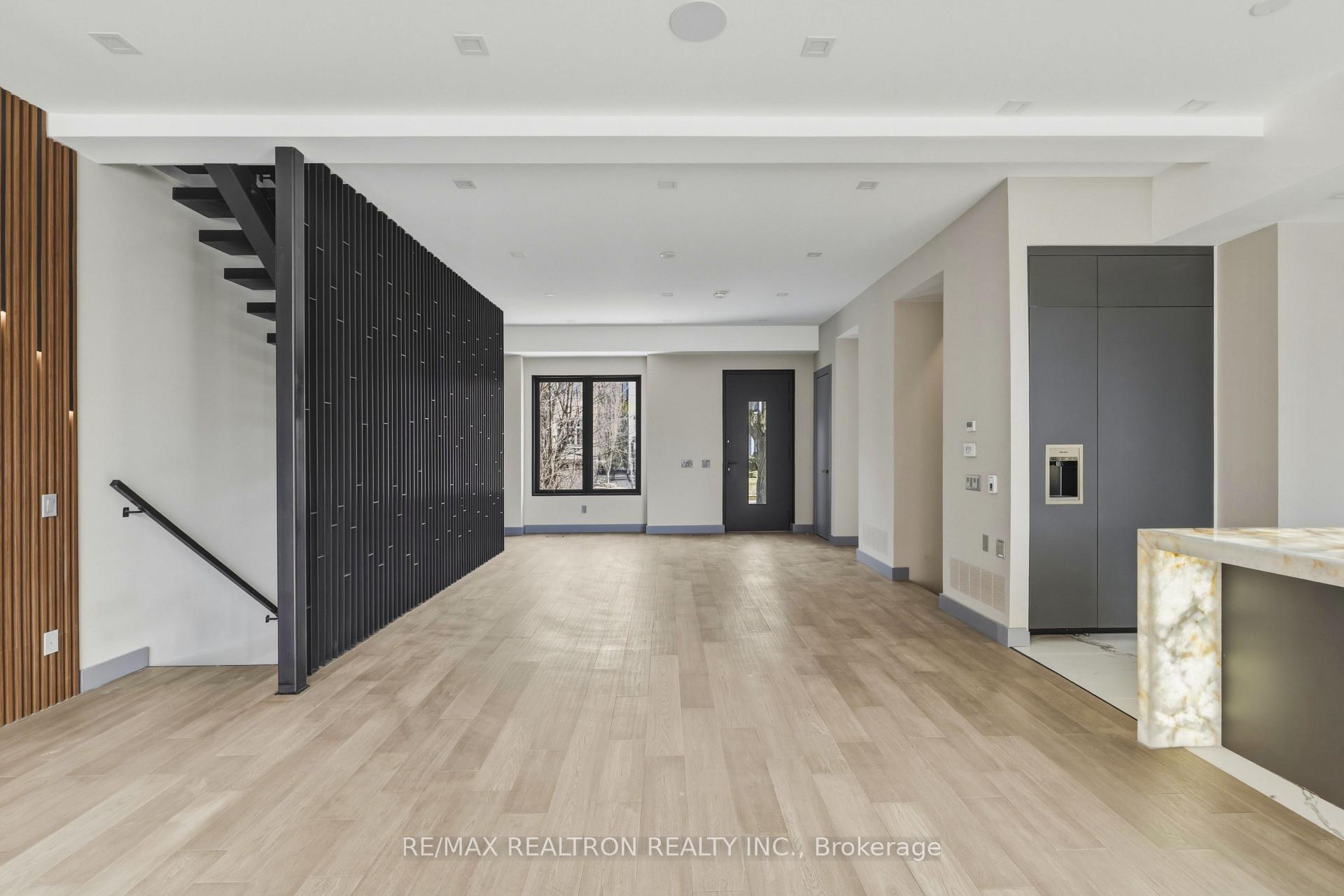 1002 Spadina Road, Toronto C04 — photo 2 of 5
