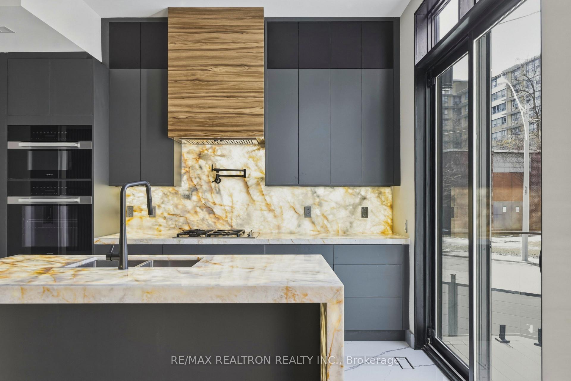 1002 Spadina Road, Toronto C04 — photo 5 of 5