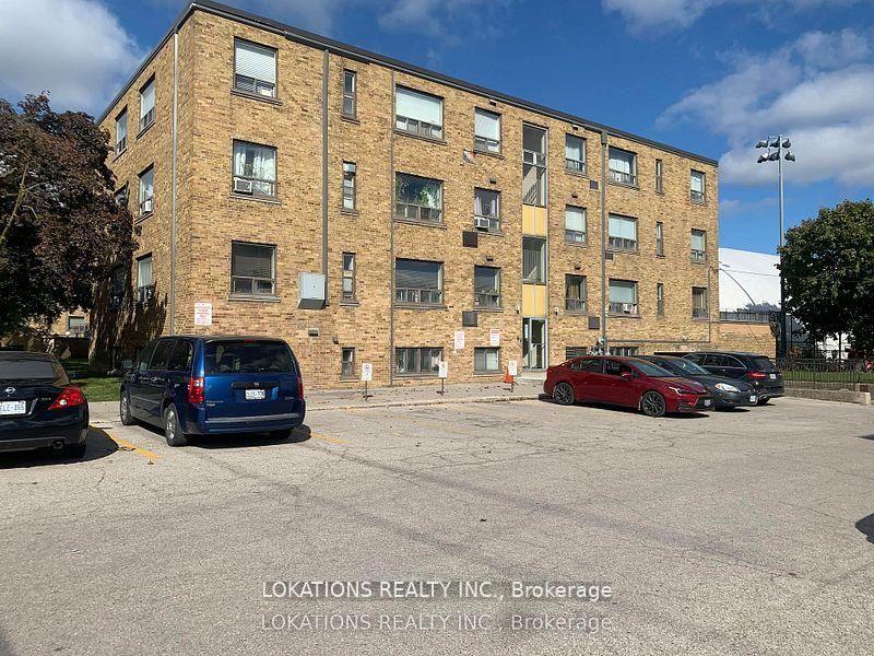 2135 Avenue Road 205, Toronto C04 — photo 2 of 5