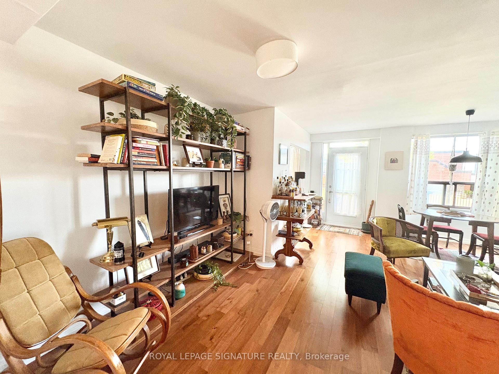 740 Eglinton Avenue W 103, Toronto C04 — photo 2 of 5