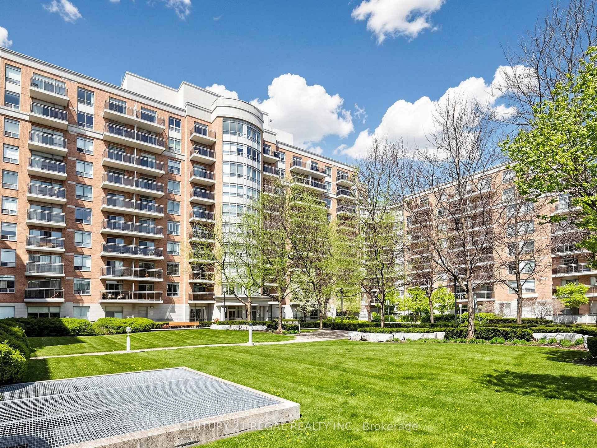 650 Lawrence Avenue W 336, Toronto C04, ON M6A 3E8 — Toronto C04, Ontario