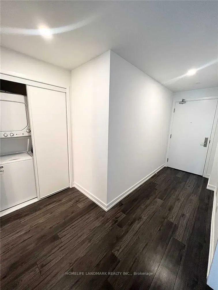 33 Helendale Avenue 1408, Toronto C03 — photo 3 of 5