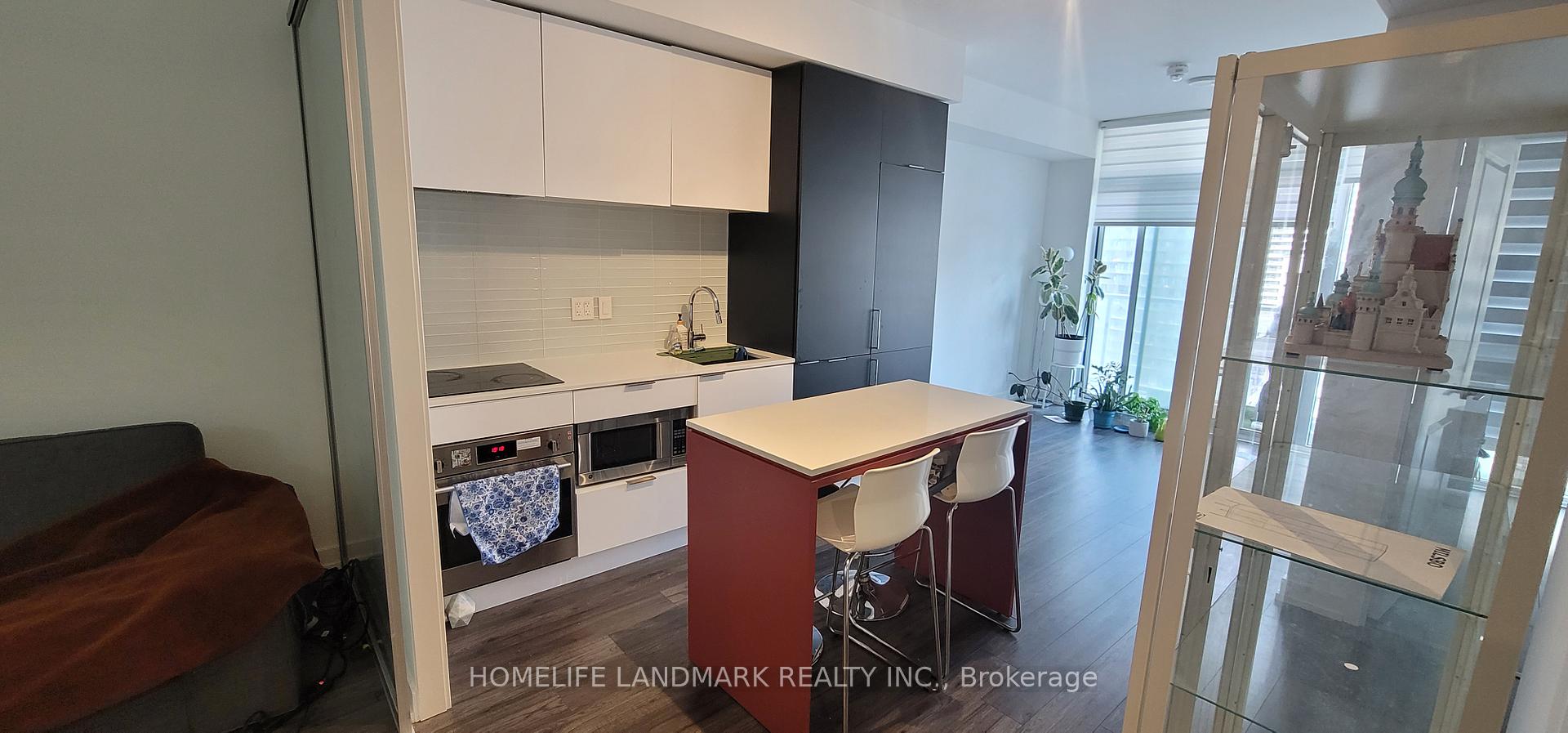 33 Helendale Avenue 1408, Toronto C03 — photo 5 of 5