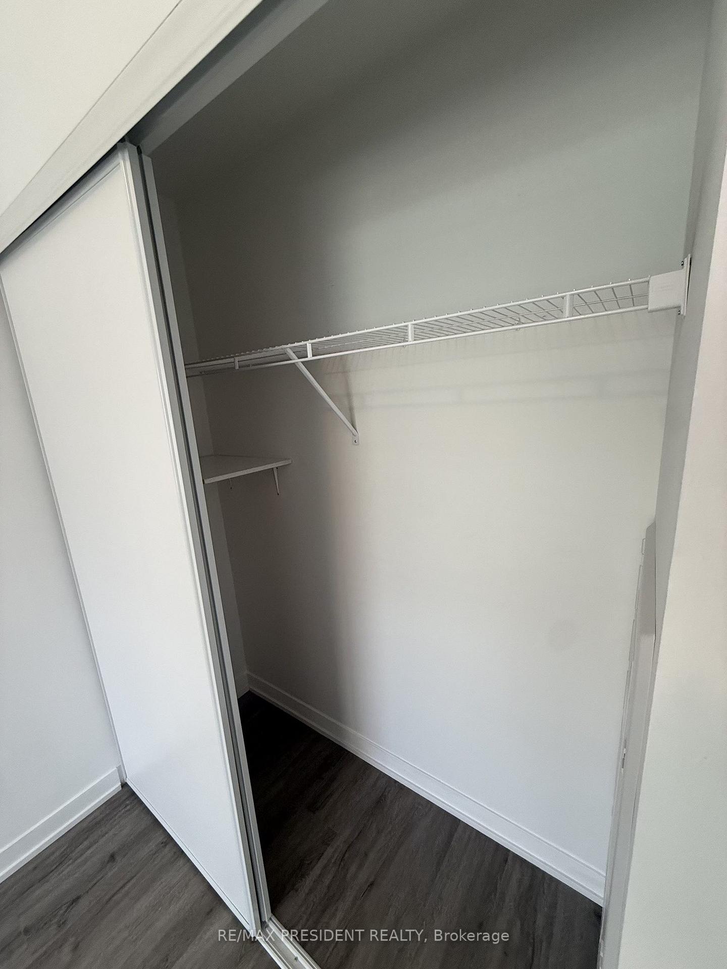 12 Marquette Avenue S 6, Toronto C04 — photo 4 of 5