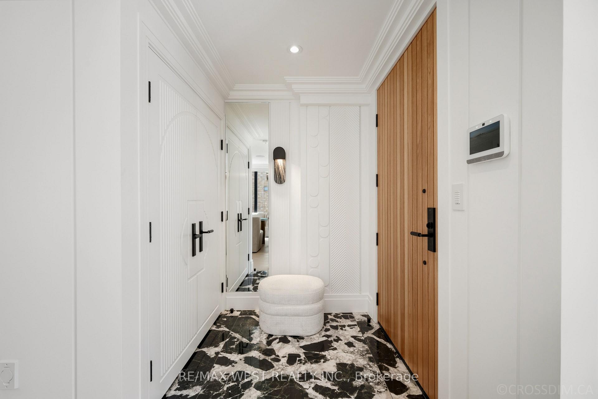 238 Melrose Avenue N, Toronto C04 — photo 2 of 5