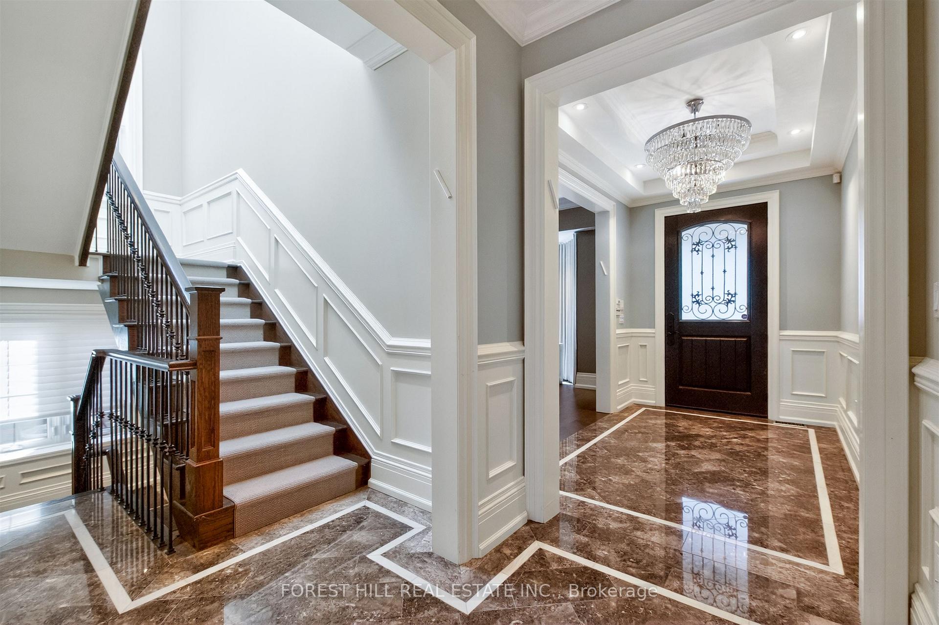 326 Lytton Boulevard, Toronto C04 — photo 3 of 5