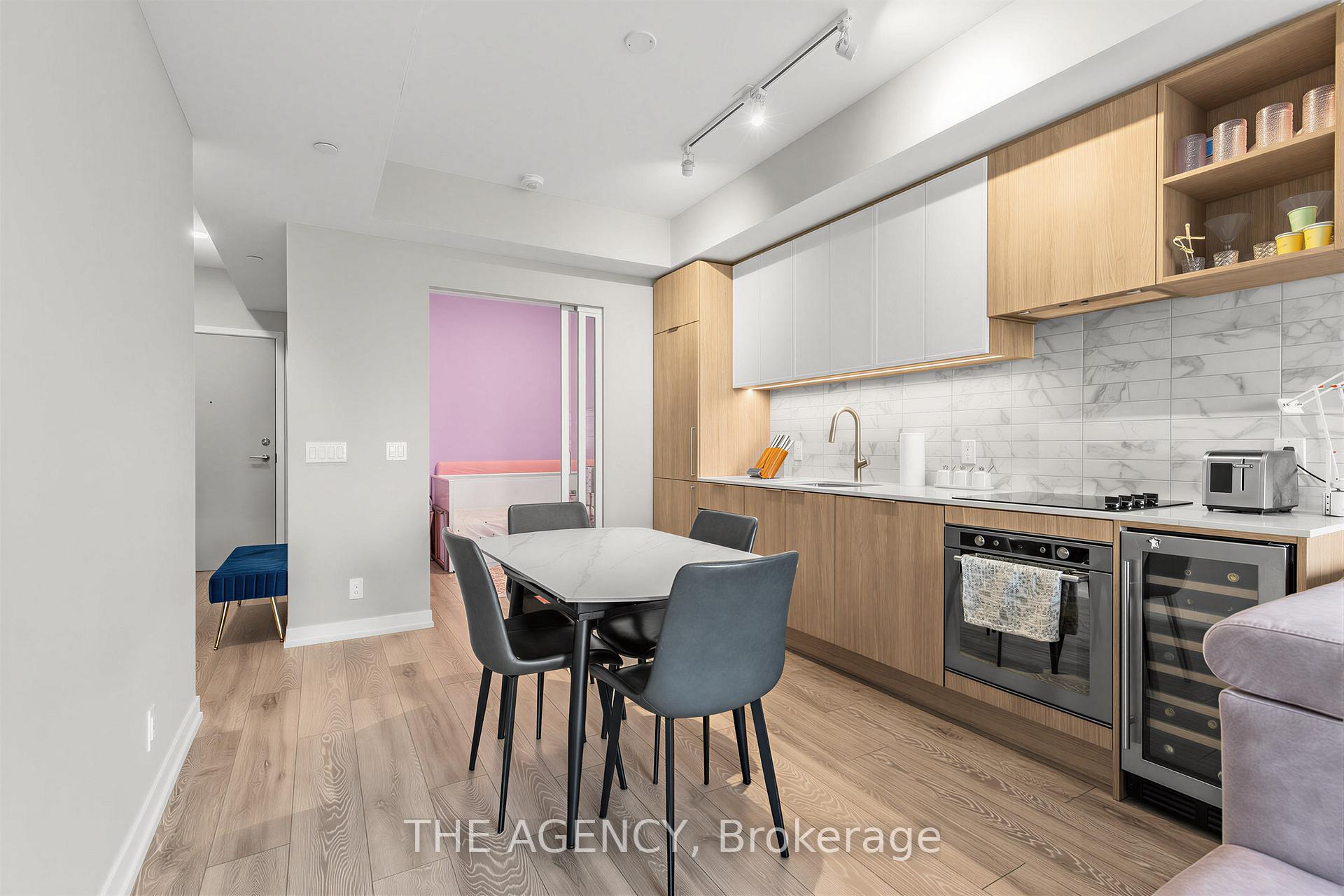 2020 Bathurst Street 1817, Toronto C03 — photo 5 of 5