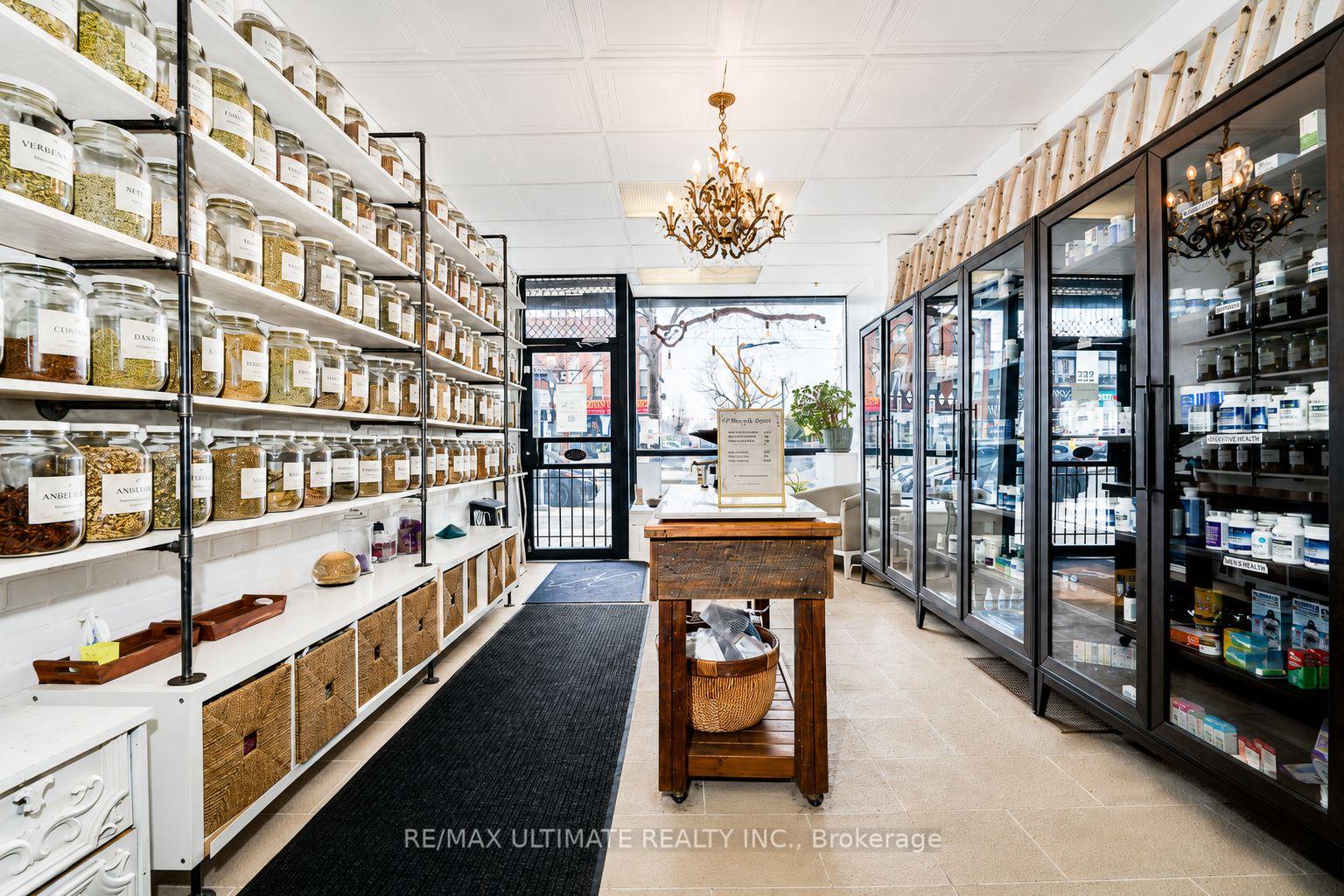 832 St Clair Avenue W, Toronto C03 — photo 3 of 5