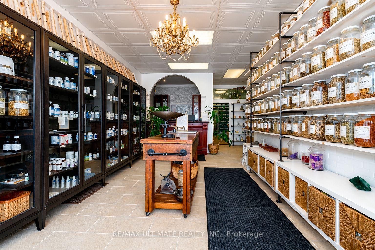 832 St Clair Avenue W, Toronto C03 — photo 4 of 5