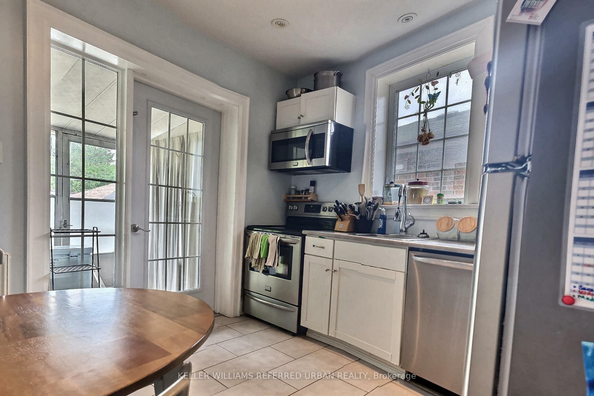 111 Clovelly Avenue Main Floor, Toronto C03 — photo 5 of 5