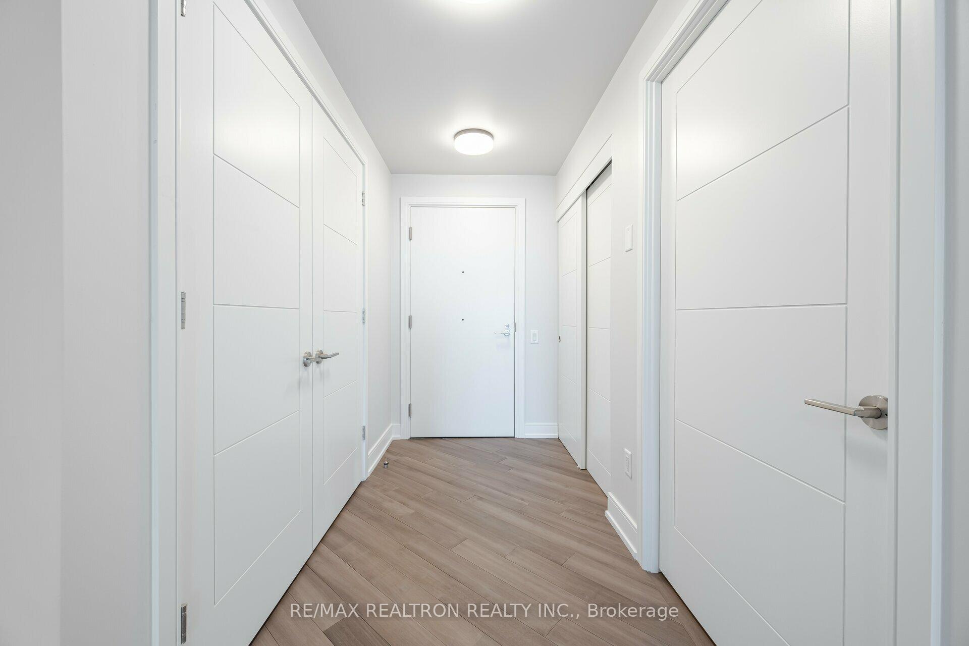 2525 Bathurst Street 1101, Toronto C04 — photo 2 of 5